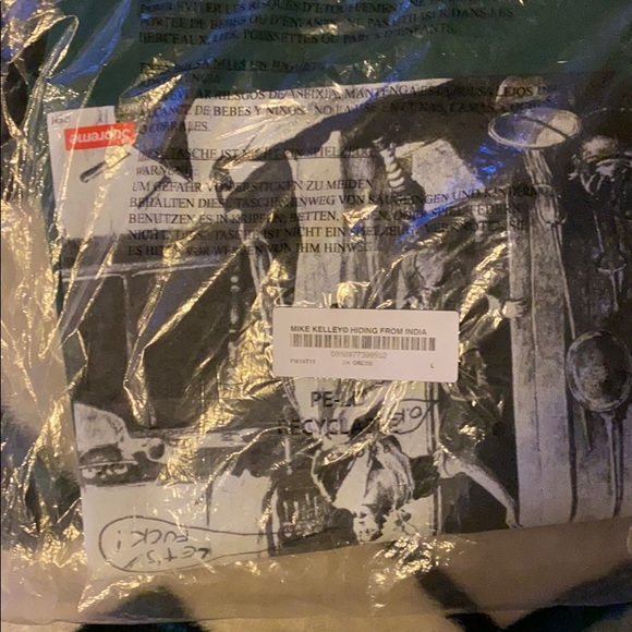 Supreme “ Hiding from the indians Tee “ (green) - Picture 2 of 2